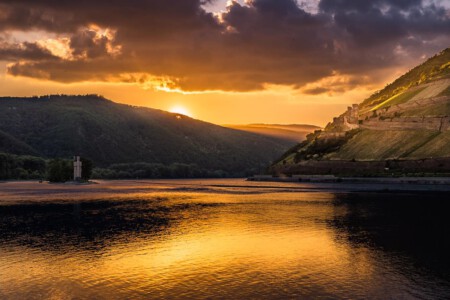 Mouse Tower and Ehrenfels Castle near Bingen, Germany.